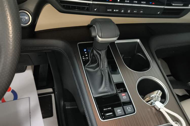 Used Toyota Sienna 2023 2.5L Hybrid Luxury Edition