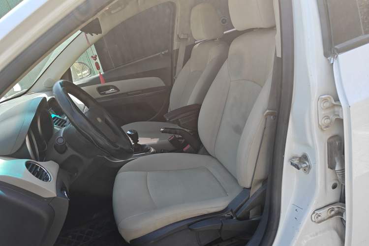 Used Chevrolet Cruze 2015 1.5L Classic SL MT Left Front Seat