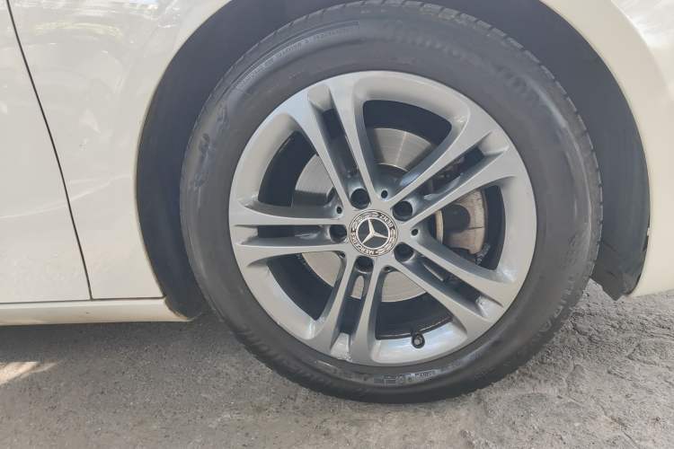 Used Mercedes-Benz A-Class 2019 A 200 Dynamic Edition Right Front Wheel Hub