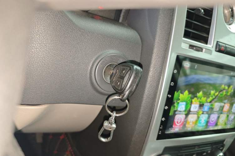 Used Chrysler 300C 2007 2.7L Business Edition Vehicle Key