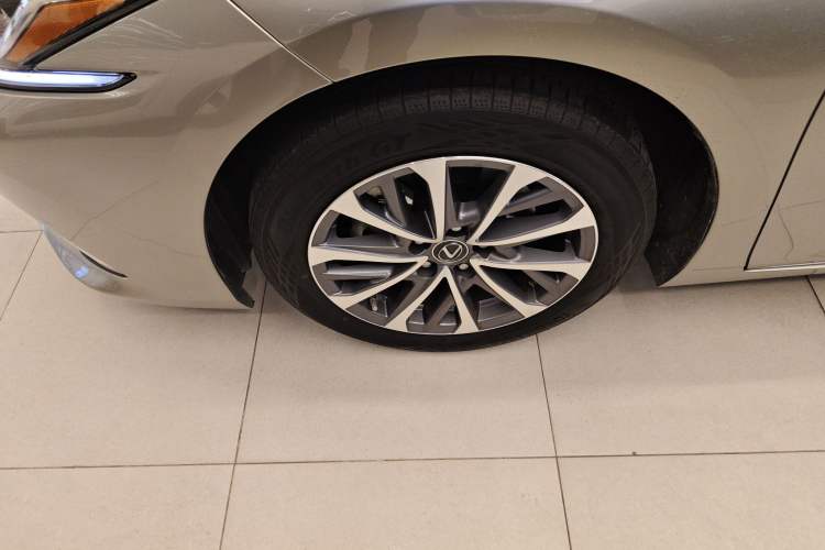 Used Lexus ES 2023 200 Luxury Edition
