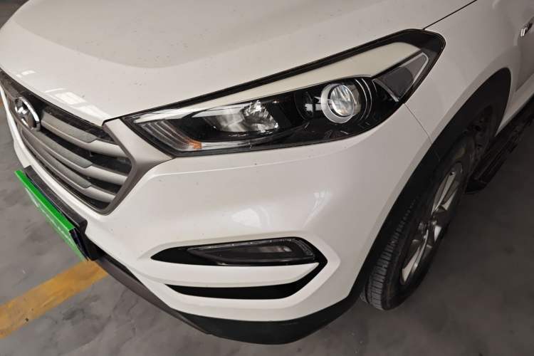 Used Hyundai Tucson 2015 1.6T Dual-Clutch Two-Wheel-Drive Smart Model Left Front Headlight