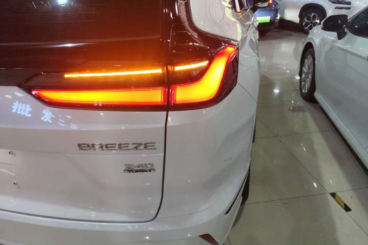 Used Honda Breeze 2023 240TURBO Two-Wheel Drive Elite Edition 5 Seats
