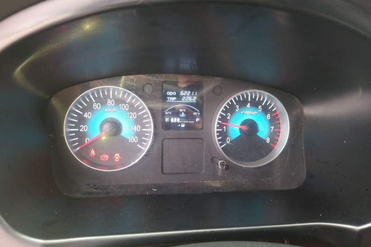 Used Jinbei Gold Hiace 2023 1.5L Passenger Van Travel Lion 5/6/7-Seater with Central Air Conditioning
