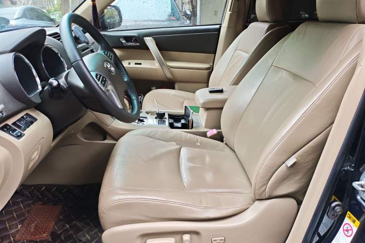 Used Toyota Highlander 2012 2.7L Two-Wheel Drive 7-Seater Luxury Edition