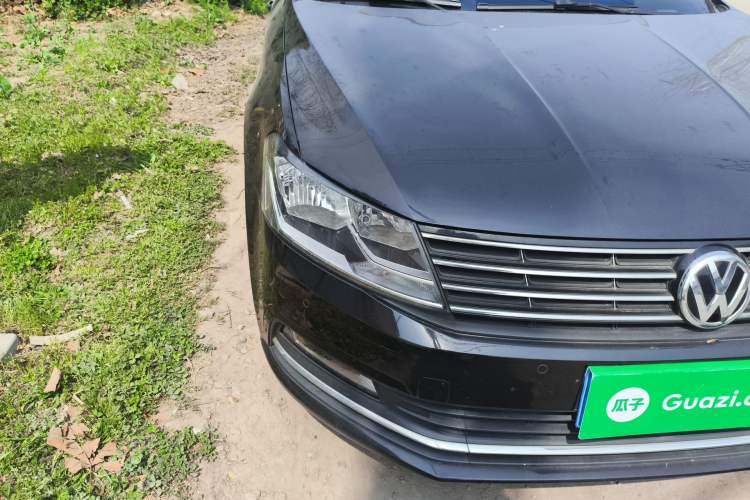 Used Volkswagen Lavida 2015 1.6L Manual Comfort Edition Right Front Headlight