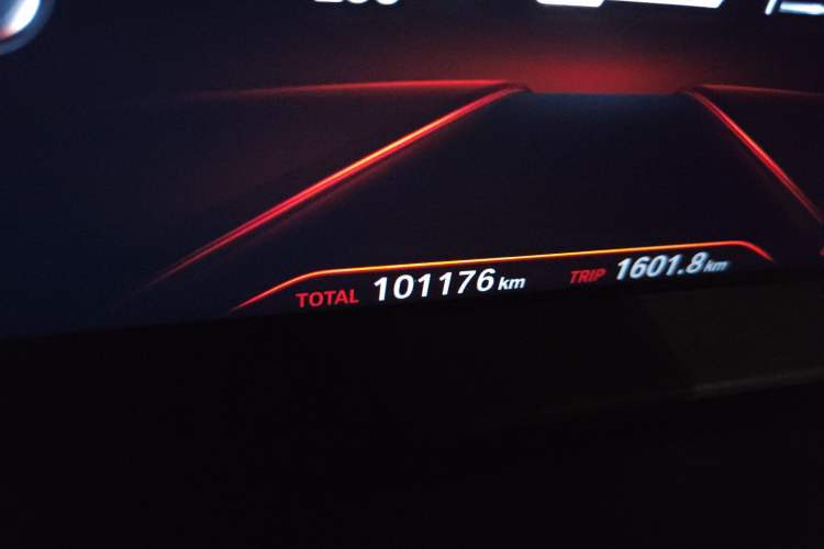 Used BMW 5 Series New Energy 2018 530Le Luxury Package Odometer Close Up