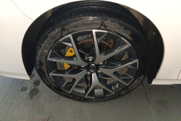 Used GAC Trumpchi EMPOW 2023 270T DCT J16 Version Left Front Wheel Hub