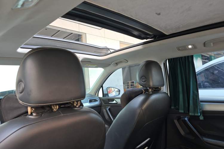 Used Volkswagen Tiguan L 2017 330TSI Automatic Two-Wheel Drive Luxury Edition Headliner