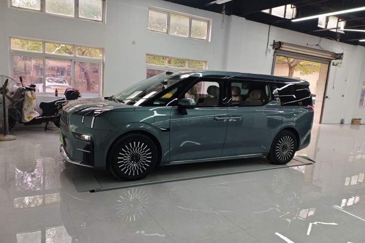 Used Zeekr 009 2024 Six-Seat Executive Version 4WD 108 kWh