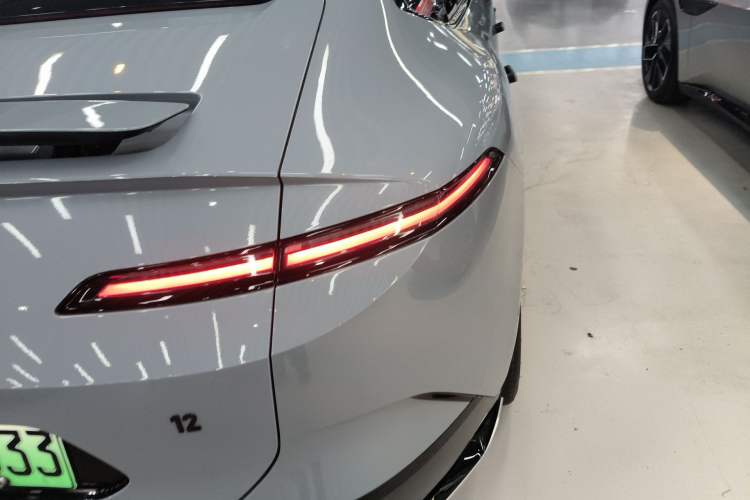 Used Avatr 12 2025 Master All-Electric Four-Wheel Drive Right Rear Taillight