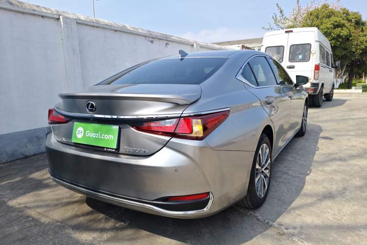 Used Lexus ES 2022 300h Excellence Edition

