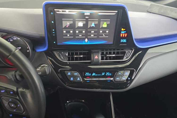 Used Toyota C-HR 2018 2.0L Luxury Sunroof Version China VI Standard Audio And AC Panel