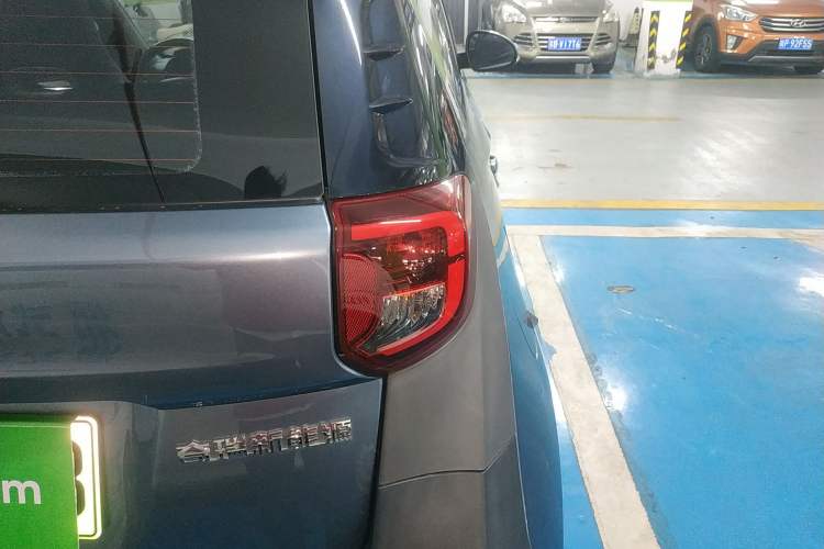 Used Chery QQ Little Ant 2022 Revised Version Sweet Pink Edition Half-Sugar Version Lithium Iron Phosphate 30.7 kWh 30 kW 301 km Right Rear Taillight