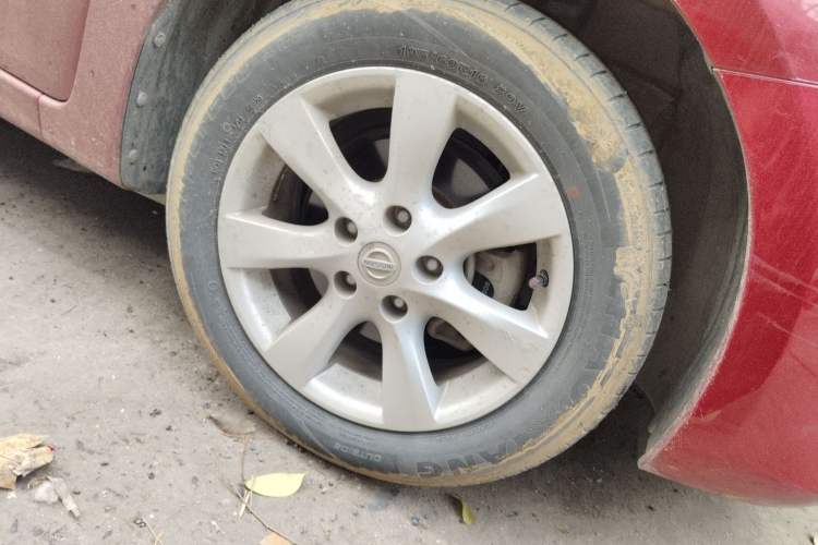 Used Nissan Tiida 2011 1.6L CVT Smart Version Right Front Wheel Hub