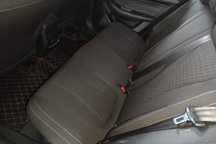 Used Roewe i5 2020 1.5L Manual 4G Connect Luxury Edition