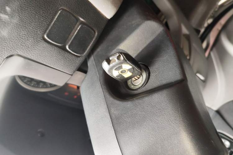 Used FORTHING Lingzhi 2013 M3 1.6L 7-Seater Comfort Model Vehicle Key