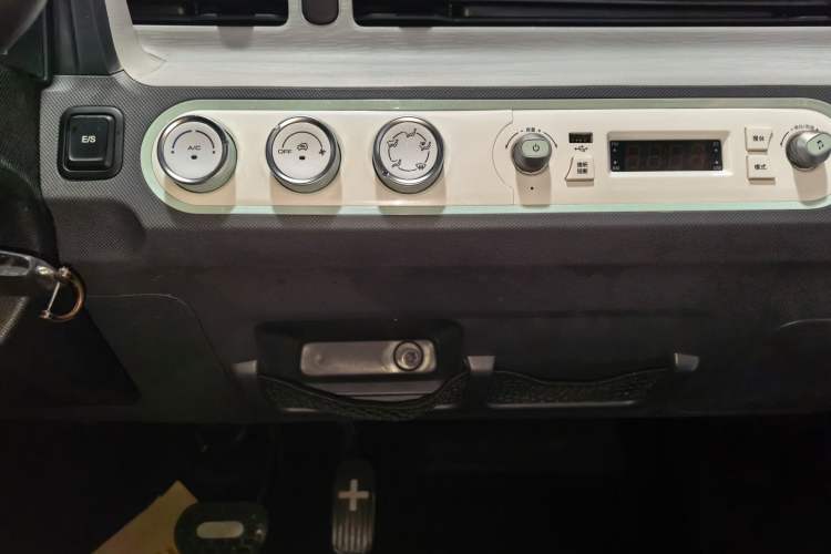 Used Wuling Hongguang MINIEV 2021 Macaron Sandwich Model 170 km Lithium Iron Phosphate Audio And AC Panel