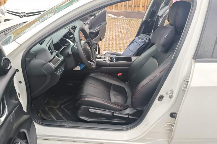 Used Honda Civic 2019 220TURBO CVT Dynamic Edition China VI Left Front Seat