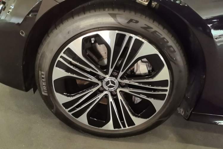 Used Mercedes-Benz E-Class New Energy 2024 E 350 e L Plug-in Hybrid Sedan Exterior 4