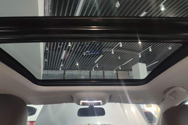 Used Chevrolet Trax 2019 Redline 325T Automatic Fun Edition China VI Standard Headliner