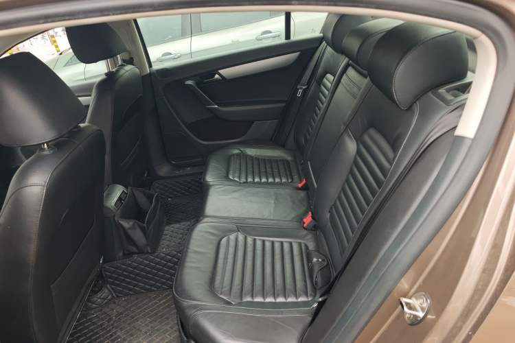 Used Volkswagen Magotan 2016 1.8TSI Smart Comfort Model Left Rear Seat