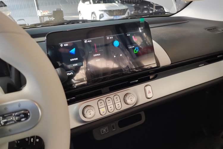 Used CHANGAN NEVO Lumin 2026 Model Treasure Edition 205km Passionate Beige Ningde Audio And AC Panel