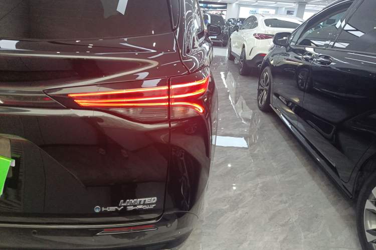 Used Toyota Sienna 2024 2.5L Hybrid Four-Wheel Drive Prestige Edition