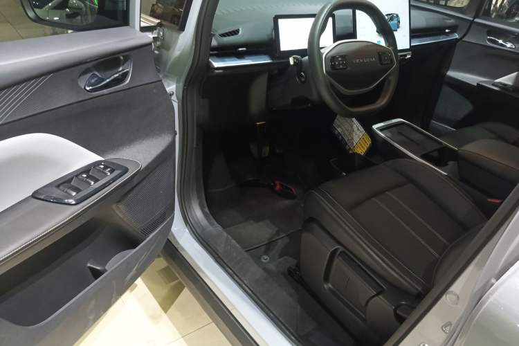 Used Venucia VX6 2024 520 Travel Edition
