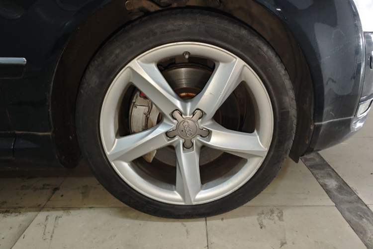 Used Audi A8 2009 A8L 4.2 FSI quattro Prestige Edition Right Front Wheel Hub
