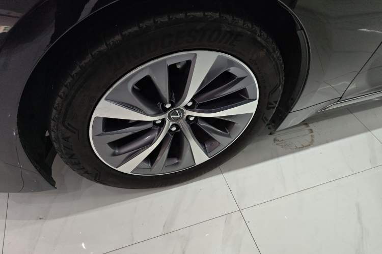 Used Lexus LS 2018 500h Excellence Edition China VI standard
