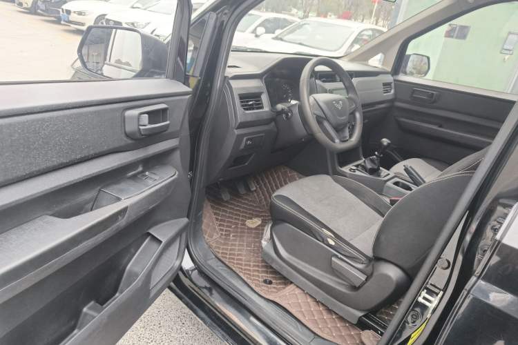 Used Wuling Hongguang PLUS 2020 1.5L Manual Standard Edition 7-Seater

