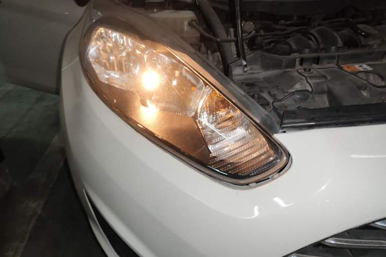 Used Ford Fiesta 2013 Sedan 1.5L Manual Fashion Edition Right Front Headlight