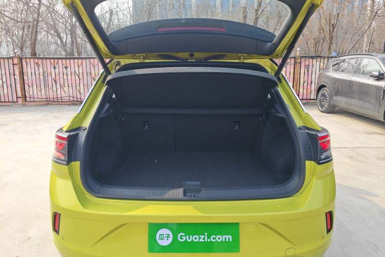 Used Volkswagen T-ROC 2023 300TSI DSG Two-Wheel Drive Starlight Edition
