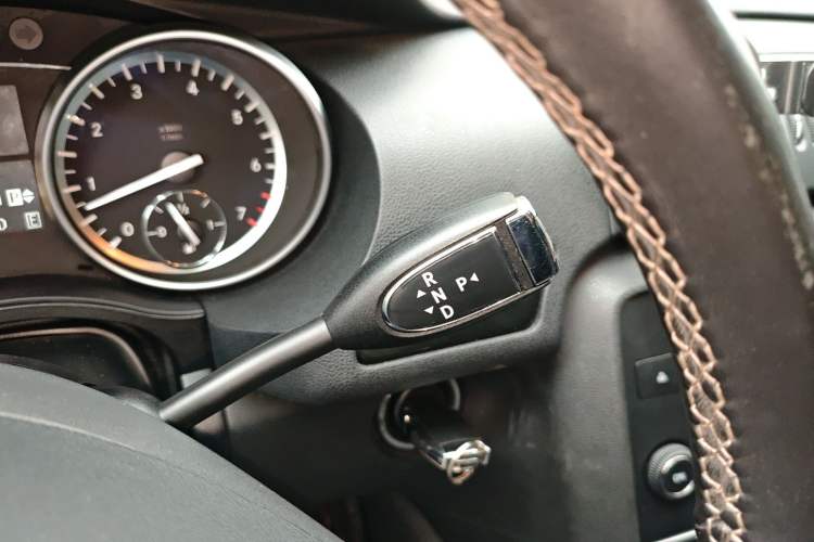 Used Mercedes-Benz R-Class 2015 R 400 4MATIC Business Model
