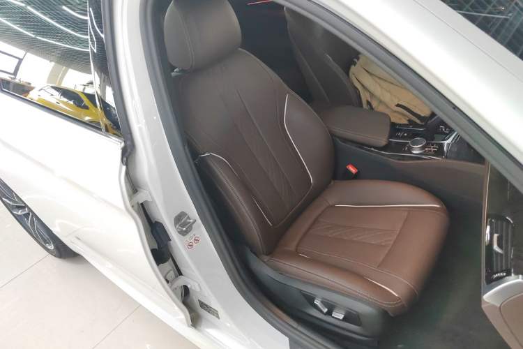 Used BMW 5 Series 2021 525Li M Sport Package Right Front Seat