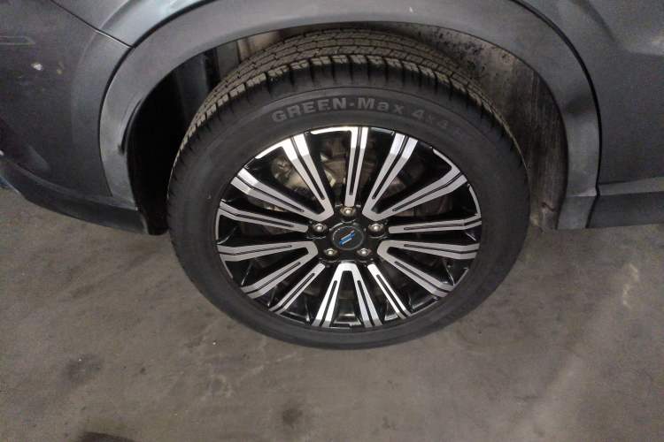 Used CHANGAN OSHAN X5 2021 1.5T DCT Prestige Edition Right Rear Wheel Hub