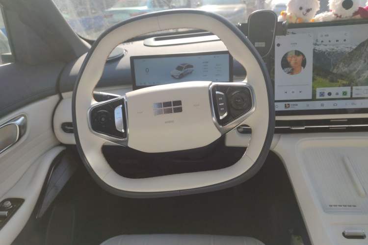 Used Geely Galaxy Xingjian 7 EM-i 2025 120km Exploration+ Version
