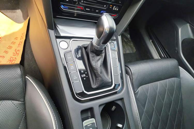 Used Volkswagen Magotan GTE Plug-in Hybrid 2022 GTE Luxury Model Gear Lever