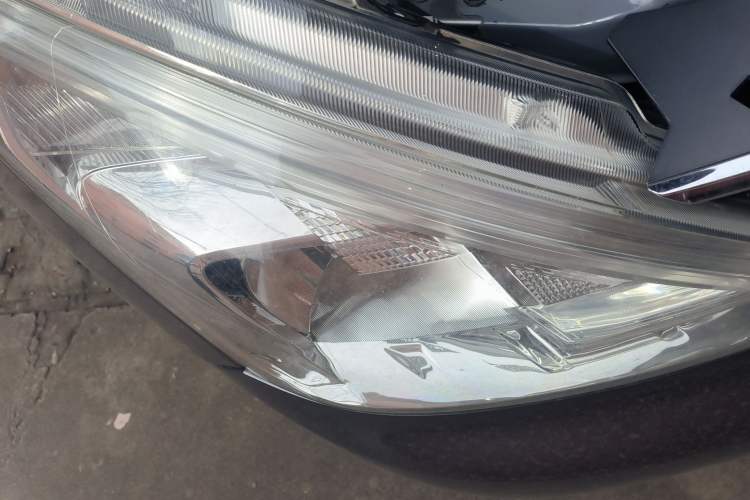 Used Nissan Livina 2013 1.6XE Manual Comfort Edition Right Front Headlight
