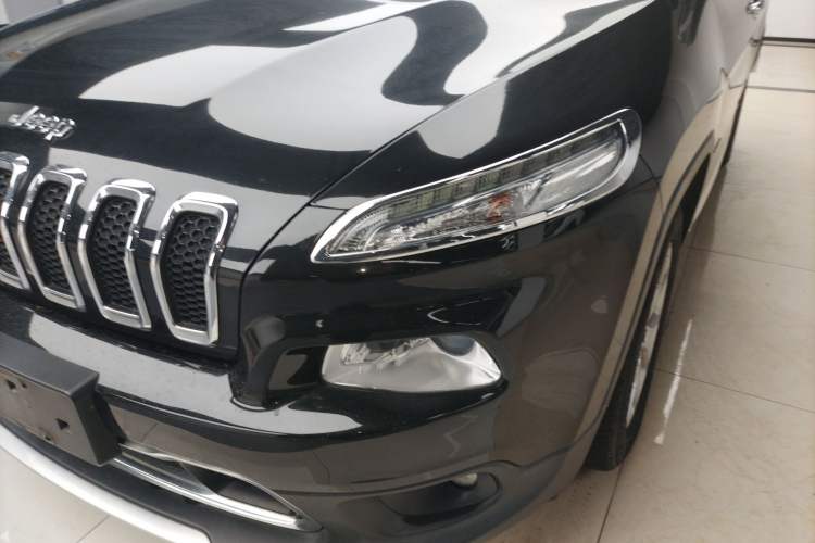 Used Jeep Cherokee 2017 2.0L Superior Edition