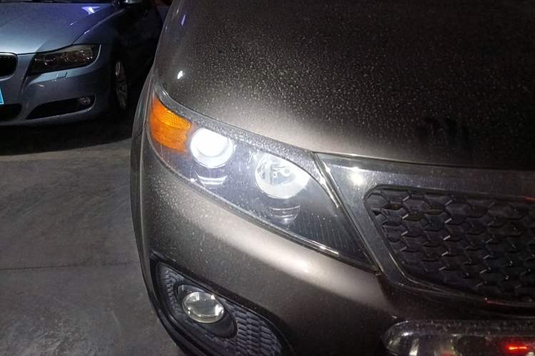 Used Kia Sorento 2012 2.4L Gasoline Supreme Edition Right Front Headlight