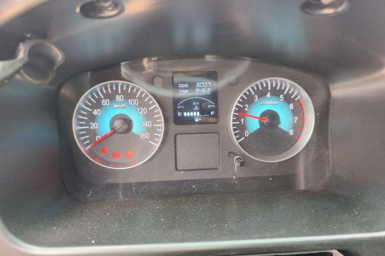 Used Jinbei Hiace X30 2024 1.5L Wealthy Van Model 2/5 Seats with Front-Mounted Air Conditioning Instrument Cluster