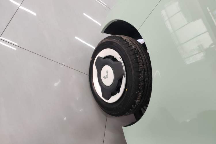 Used Wuling Hongguang MINIEV 2024 3rd Generation 215km Youth Edition Right Rear Wheel Hub