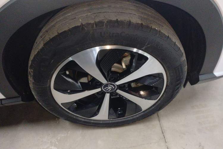 Used BYD Song PLUS New Energy 2021 DM-i 110KM Flagship PLUS Left Front Wheel Hub