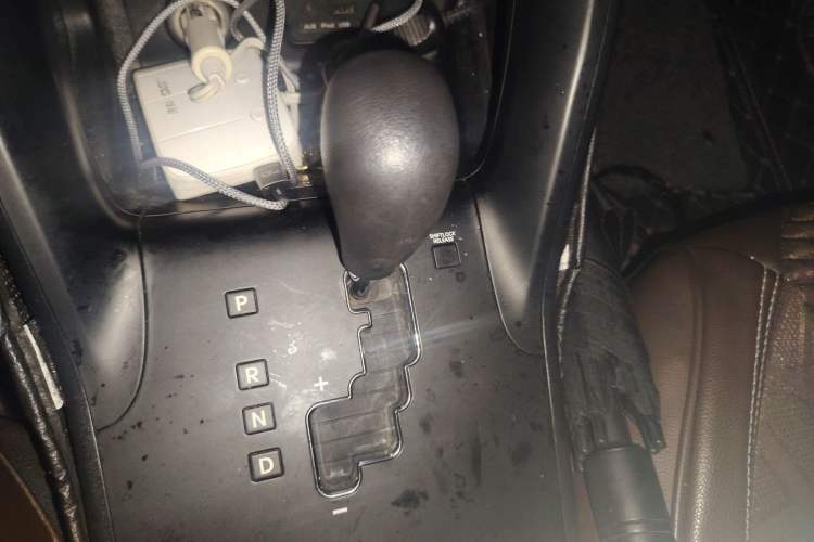 Used Hyundai ix35 2012 2.0L Automatic Two-Wheel Drive New Edition GL Gear Lever