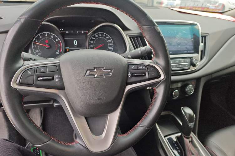 Used Chevrolet Monza 2020 Light Hybrid Redline 320T Dual-Clutch Thrilling Edition Center Console