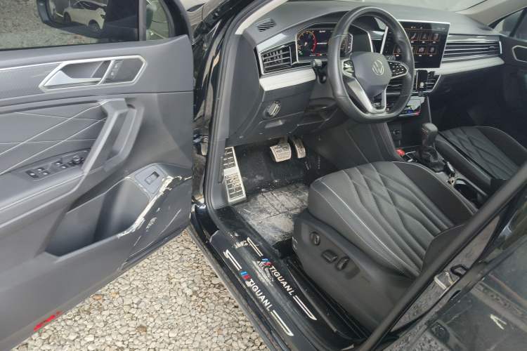 Used Volkswagen Tiguan L 2022 330TSI Automatic Two-Wheel Drive R-Line Enhanced Edition Driver Seat