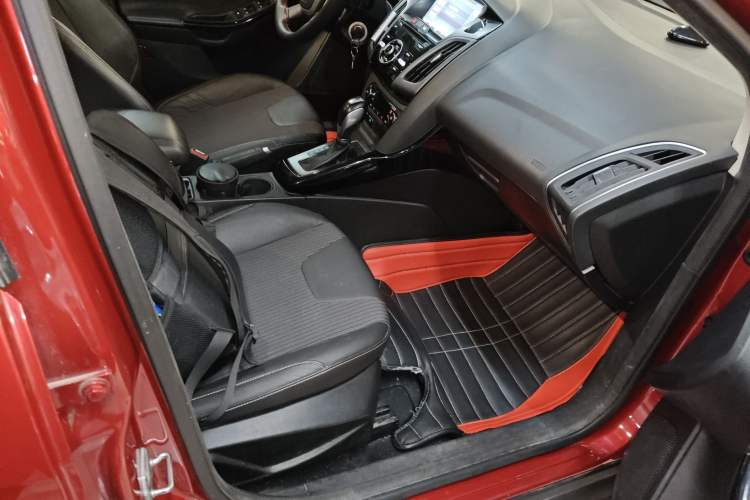 Used Ford Focus 2012 Hatchback 1.6L Automatic Fashion Edition
