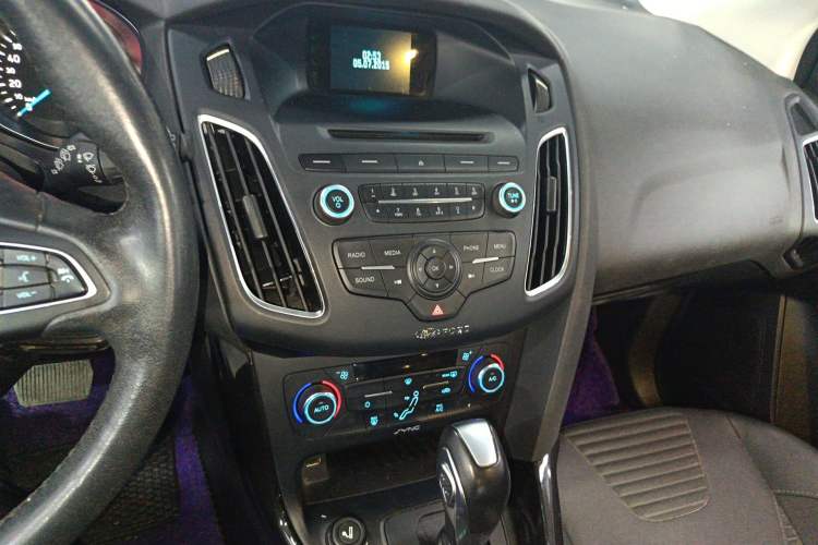 Used Ford Focus 2015 Hatchback 1.6L Automatic Fashion Edition Audio And AC Panel
